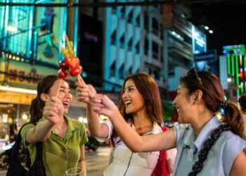 Tur Kuliner Malam: Cara Out of The Box Menikmati Malam Pergantian Tahun yang Menyenangkan