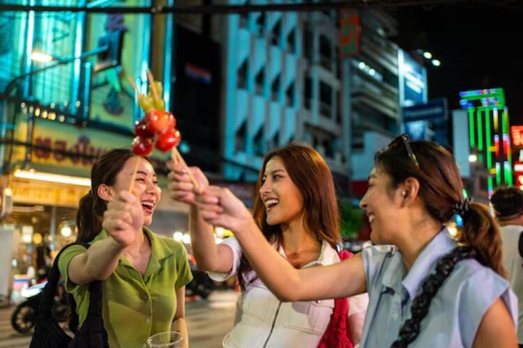 Tur Kuliner Malam: Cara Out of The Box Menikmati Malam Pergantian Tahun yang Menyenangkan