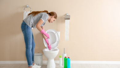 5 Bahan Rumahan Paling Ampuh Membersihkan Kerak WC