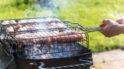 7 Cara Menyiapkan Alat Panggang Agar Tak Lengket di Malam Tahun Baru