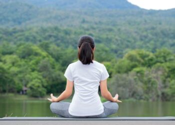 7 Tips Melakukan Yoga di Alam Terbuka Persiapan Penting yang Perlu Diperhatikan