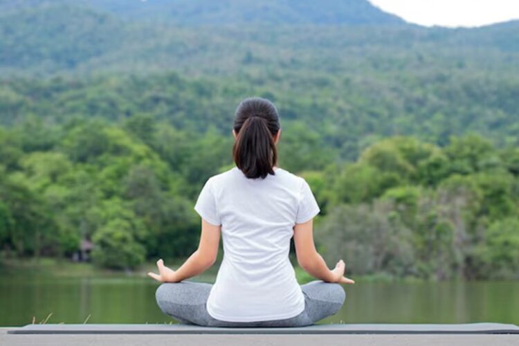 7 Tips Melakukan Yoga di Alam Terbuka Persiapan Penting yang Perlu Diperhatikan