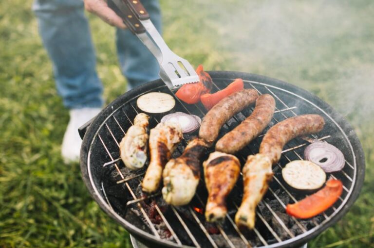 Catat! Perlengkapan Penting untuk Bakar-Bakar Saat Malam Tahun Baru