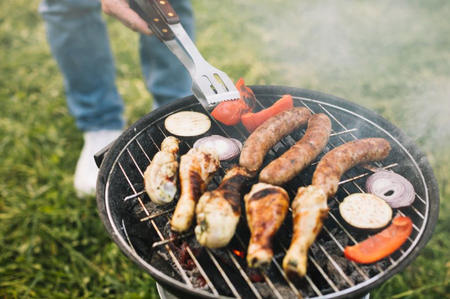 Catat! Perlengkapan Penting untuk Bakar-Bakar Saat Malam Tahun Baru