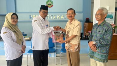 YPR Serahkan Hibah Buku Sejarah ATR ke DPK Kabupaten Blora