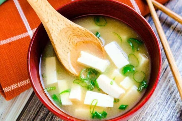Bahan Dasar Cuma Tahu Resep Sup Miso ala Jepang yang Otentik dan Bernutrisi
