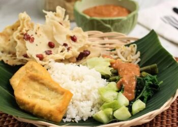 Cocok untuk Sarapan Resep Nasi Pecel Sambal Kacang Sederhana dan Mudah Dibuat