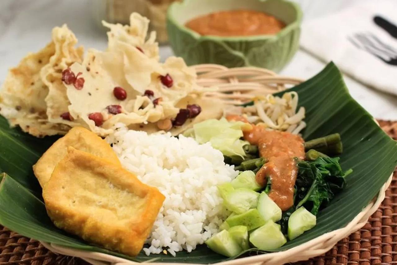Cocok untuk Sarapan Resep Nasi Pecel Sambal Kacang Sederhana dan Mudah Dibuat