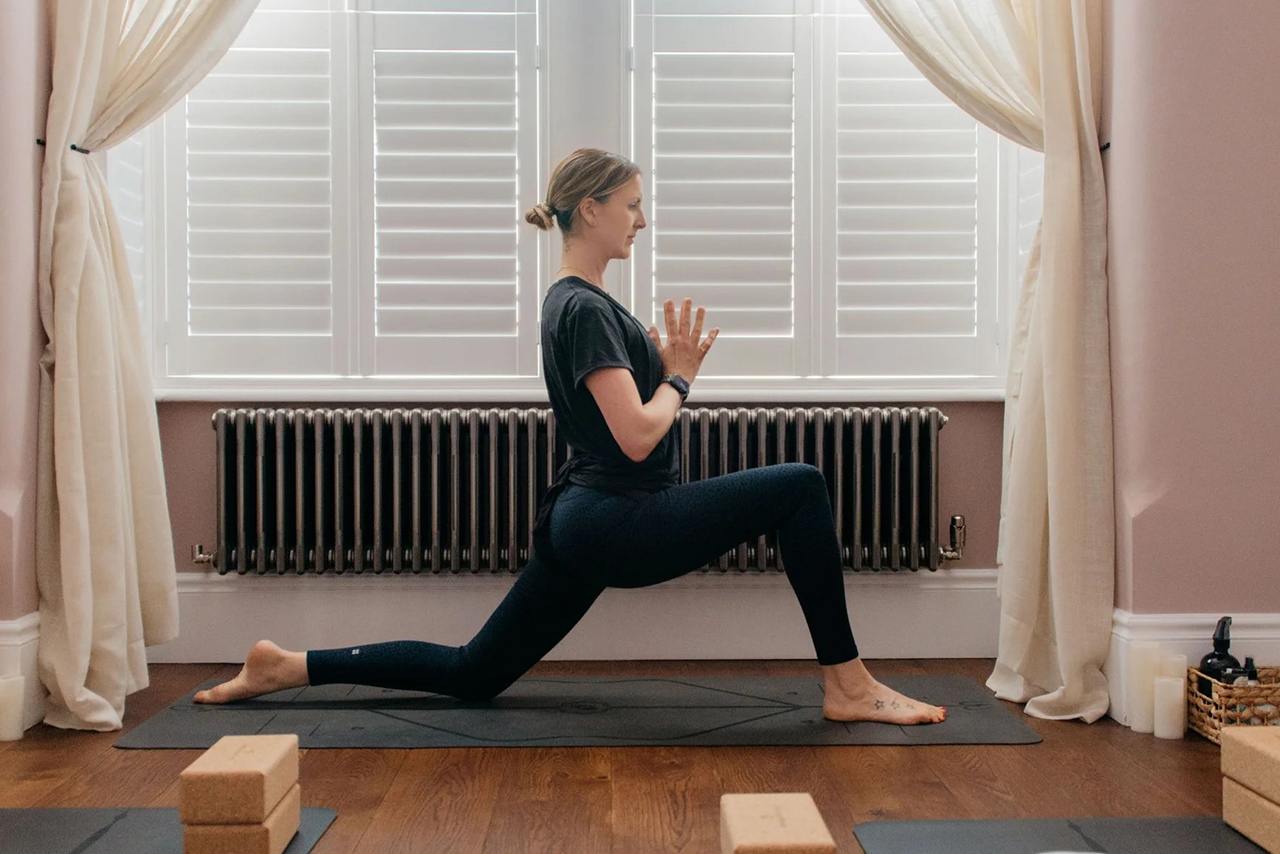 Pecinta Yoga Wajib Baca Ini 10 Gerakan Yoga dan Manfaat Utamanya