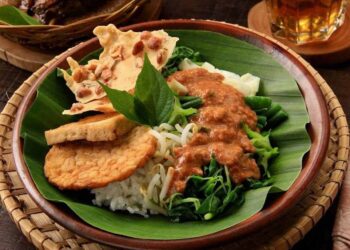 Sajian yang Menggoda Lidah Resep Nasi Pecel Khas Madiun yang Otentik Sehat dan Kaya Rasa