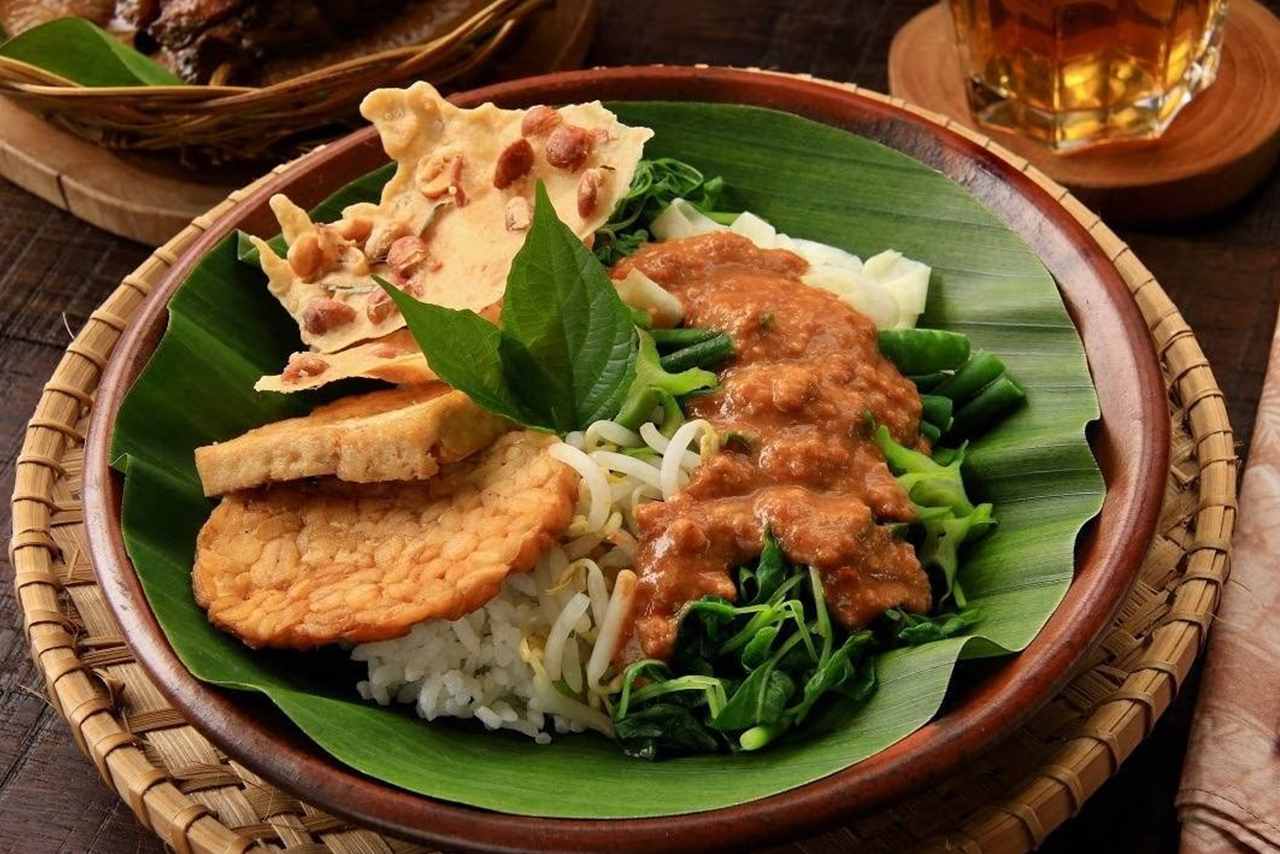 Sajian yang Menggoda Lidah Resep Nasi Pecel Khas Madiun yang Otentik Sehat dan Kaya Rasa