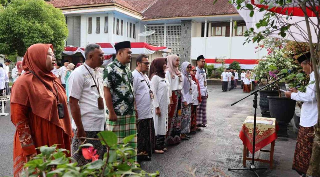 Setiap Jumat ASN Blora Kenakan Sarung Batik