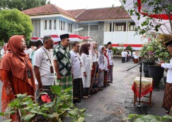 Setiap Jumat ASN Blora Kenakan Sarung Batik