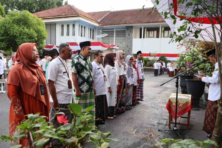 Setiap Jumat ASN Blora Kenakan Sarung Batik