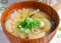 Sup Jepang Klasik Lezat dan Mudah Dibuat Resep Miso Soup Jamur Enoki