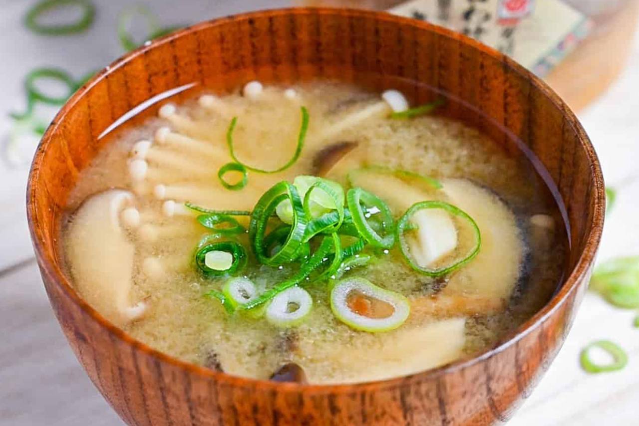 Sup Jepang Klasik Lezat dan Mudah Dibuat Resep Miso Soup Jamur Enoki