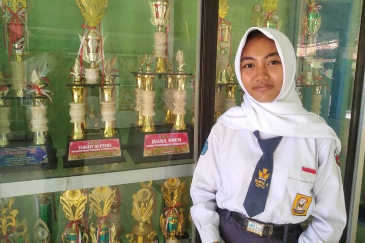 Annisa Putri Siswi SMPN 4 Cepu Raih Juara 1 Lomba Membaca Cerpen
