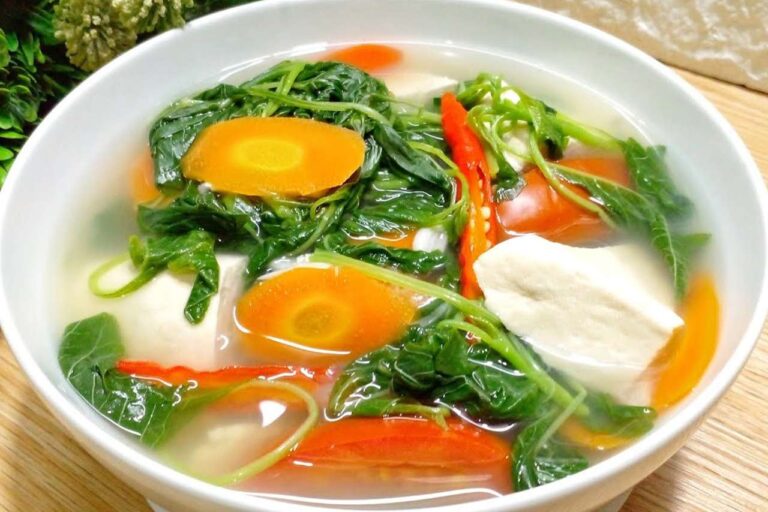 Bikin Sahur Makin Lahap Resep Sup Bayam dan Tahu Sajian Sehat yang Pasti Disukai Anak-Anak