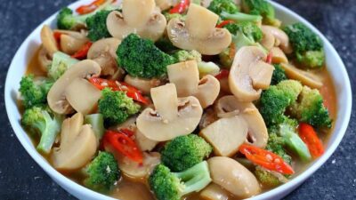 Kaya Protein Ideal untuk Sahur: Tumis Brokoli dan Jamur dengan Tambahan Tempe