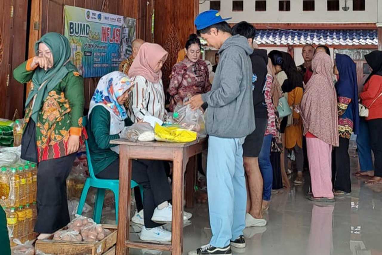 Atasi Inflasi Jelang Lebaran BUMD Blora Gelar Pasar Murah di Cepu