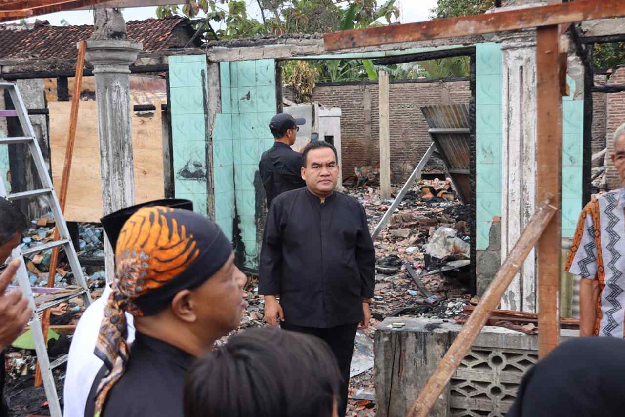 Bupati Blora Tinjau Korban Kebakaran Pasar Darurat Ngawen dan Serahkan Bantuan