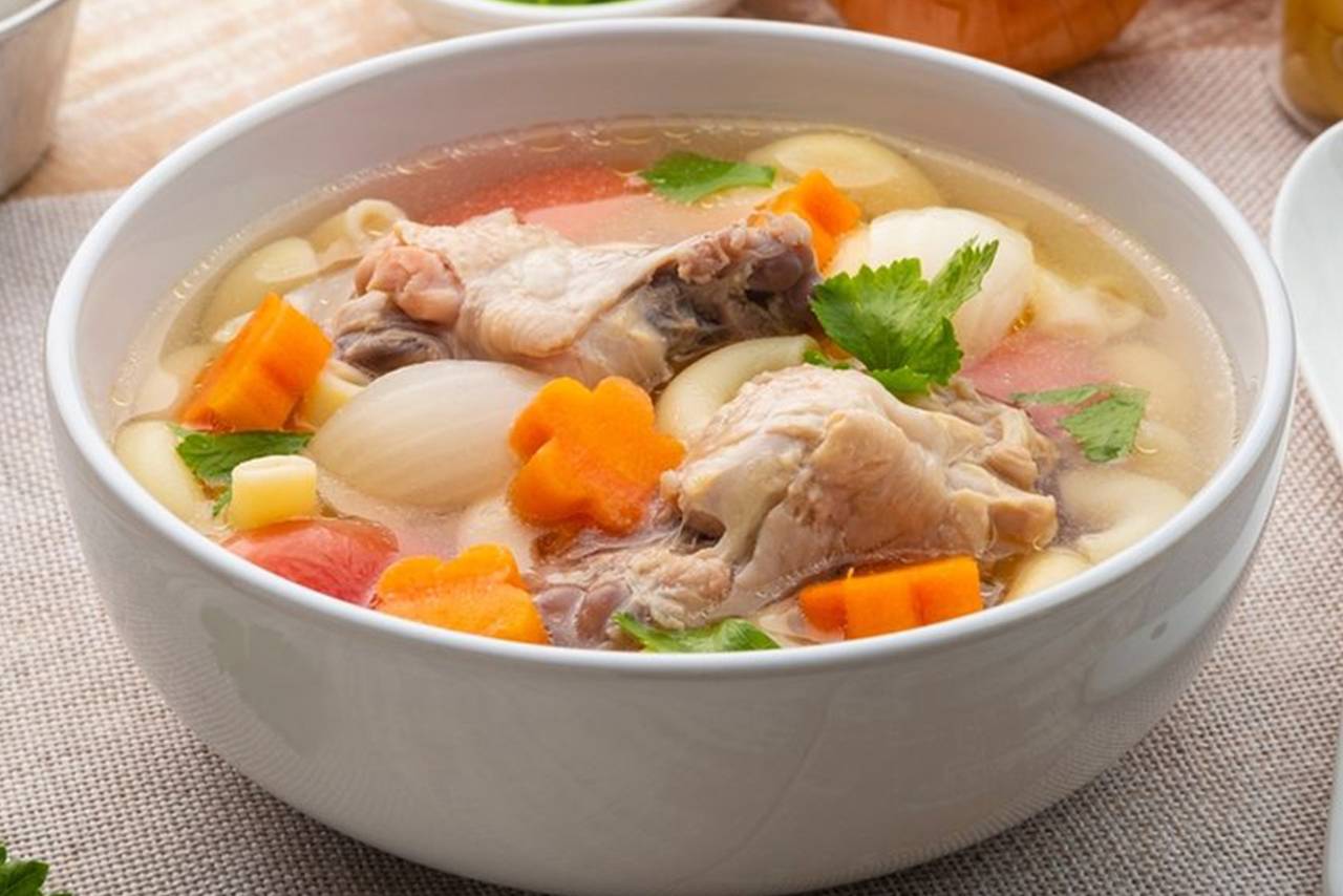 Cocok untuk Penderita Rematik Resep Sup Ayam dengan Sayuran Menu Sahur Sehat Atasi Nyeri Sendi