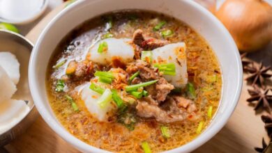 Ketupat Coto Makassar Kuliner Soto Berpadu Ketupat yang Menghadirkan Cira Rasa Gurih Lezat dan Kaya Rempah