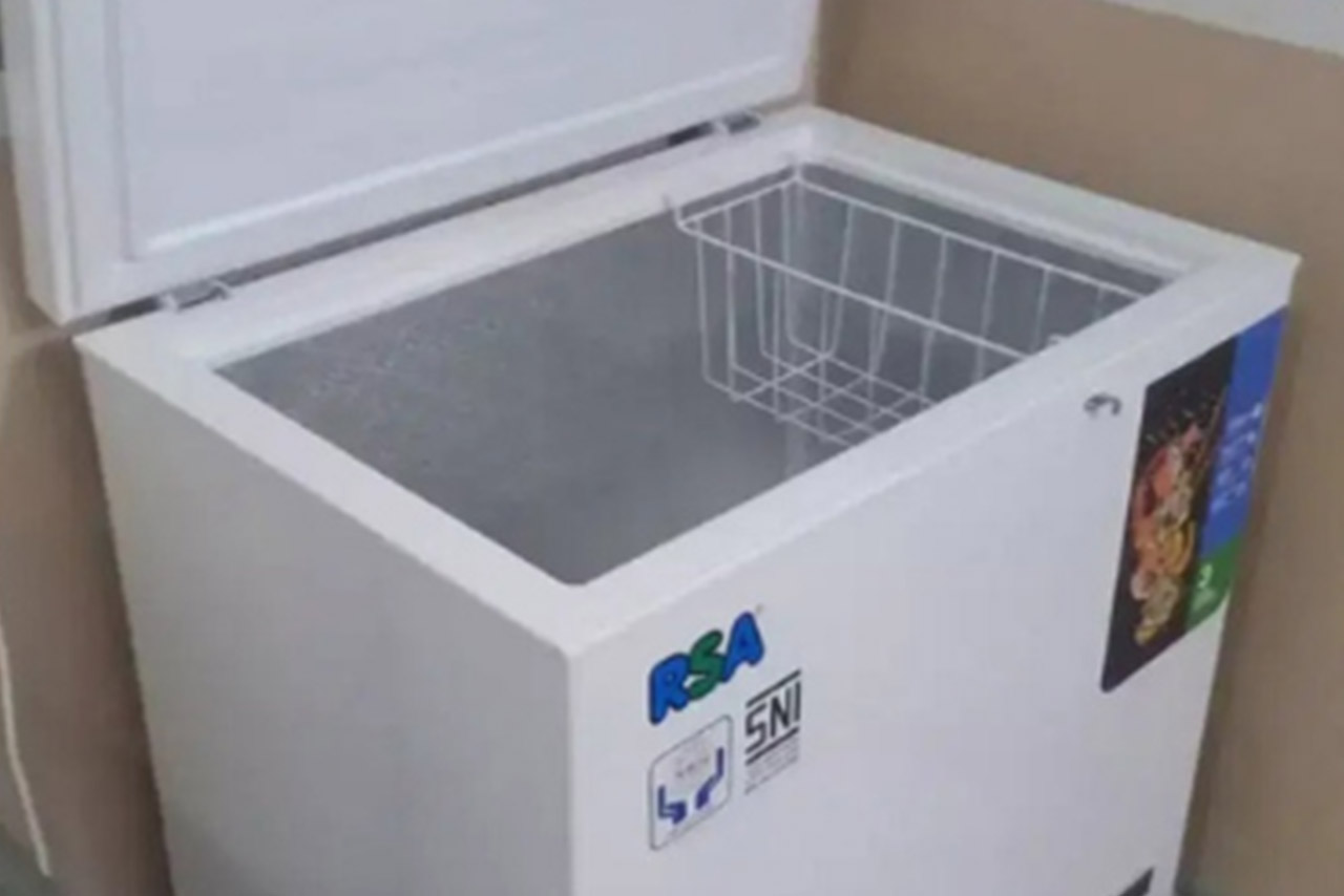 Lebaran OTW Siap Perbanyak Es Batu RSA CF-210 Freezer Box Paling Cocok untuk Usaha Kecil dan Rumah Tangga 2