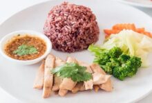 Nasi Merah dengan Ikan Kukus dan Tumis Brokoli Menu Sahur Sehat untuk Penderita Rematik