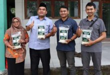 Petani Milenial Desa Sumber Sukses Produksi Beras Organik Mentik Susu Bupati Blora Terpikat