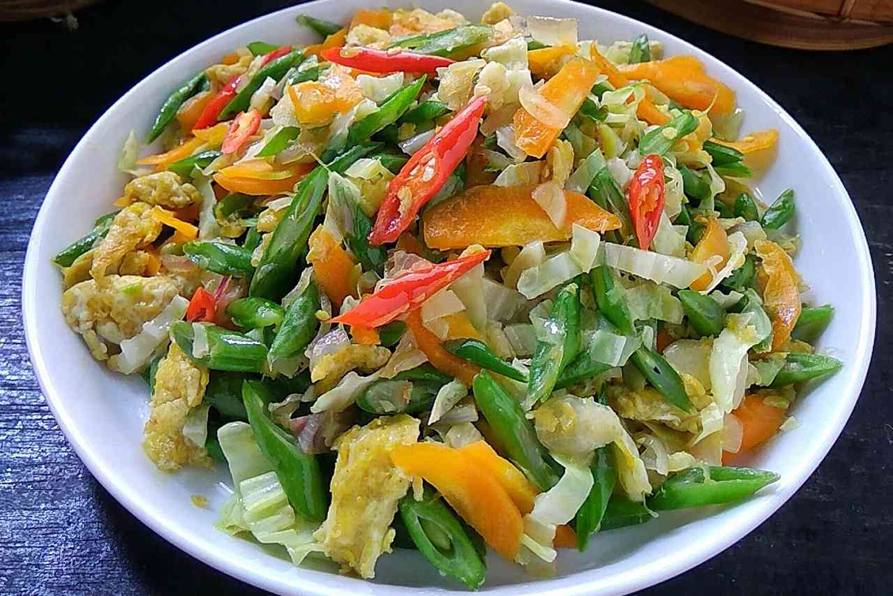 Rematik Reda Puasa Lega Resep Sahur Sehat Telur Orak-arik dengan Sayuran Hijau