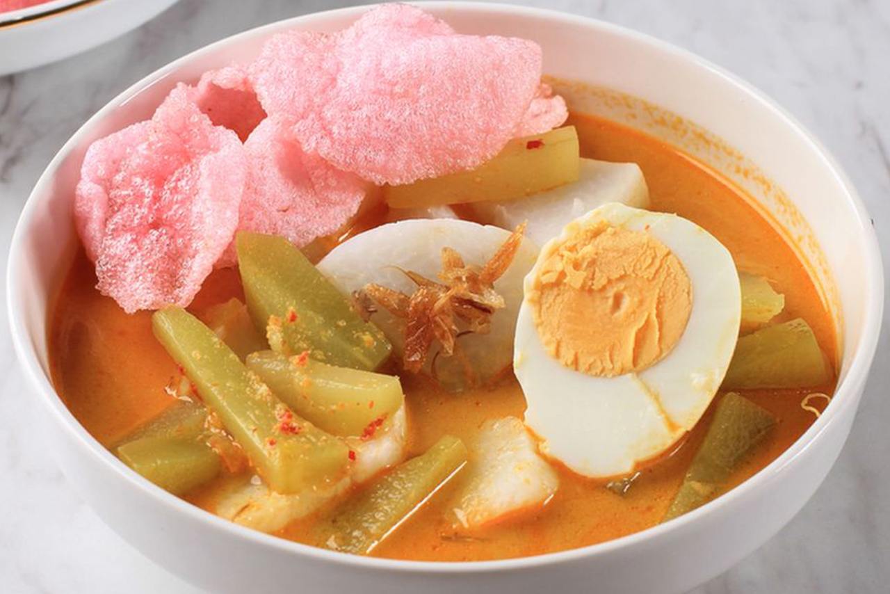 Resep Ketupat Sayur Betawi Sajian Tradisional yang Hangat dan Penuh Cita Rasa