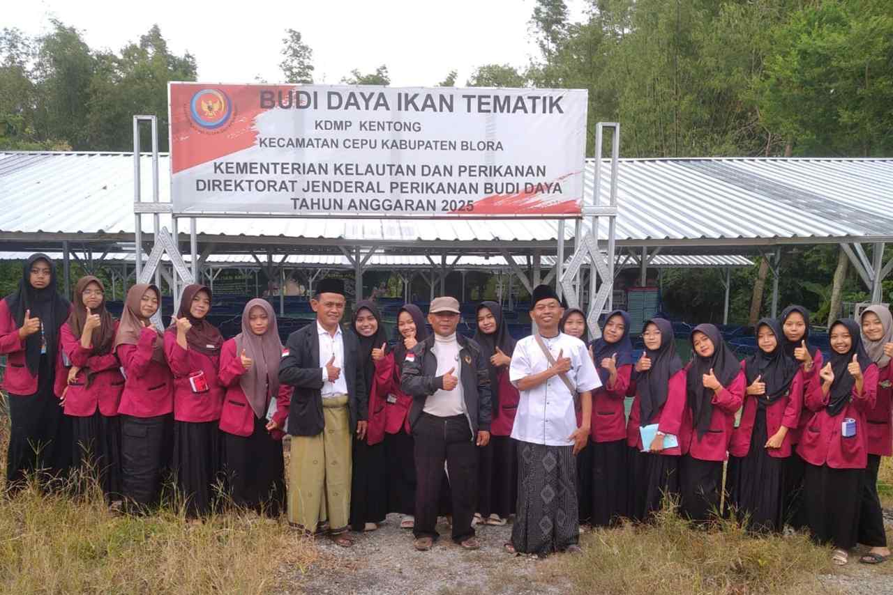 Santri Ponpes Al-Ittihad Cepu Belajar Budidaya Ikan Tematik