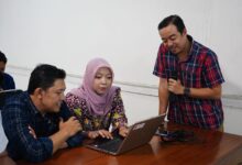 Tingkatkan Kualitas Informasi KPU Blora Bedah Teknik Penulisan Berita Lewat Ngaji Diri