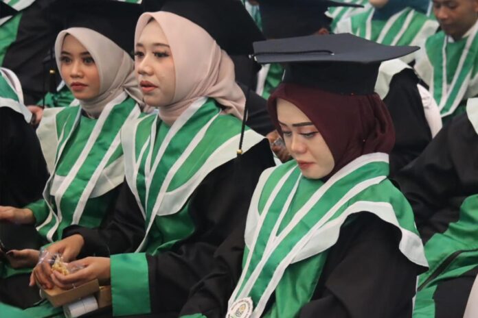 IAI Khozinatul Ulum Blora Wisuda 181 Sarjana Bupati Blora Jadilah Job Creator