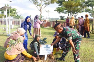 Peringati Hari Kartini TP PKK Blora Tanam Bibit Pohon dan Tebar Benih Ikan di Bendungan Randugunting