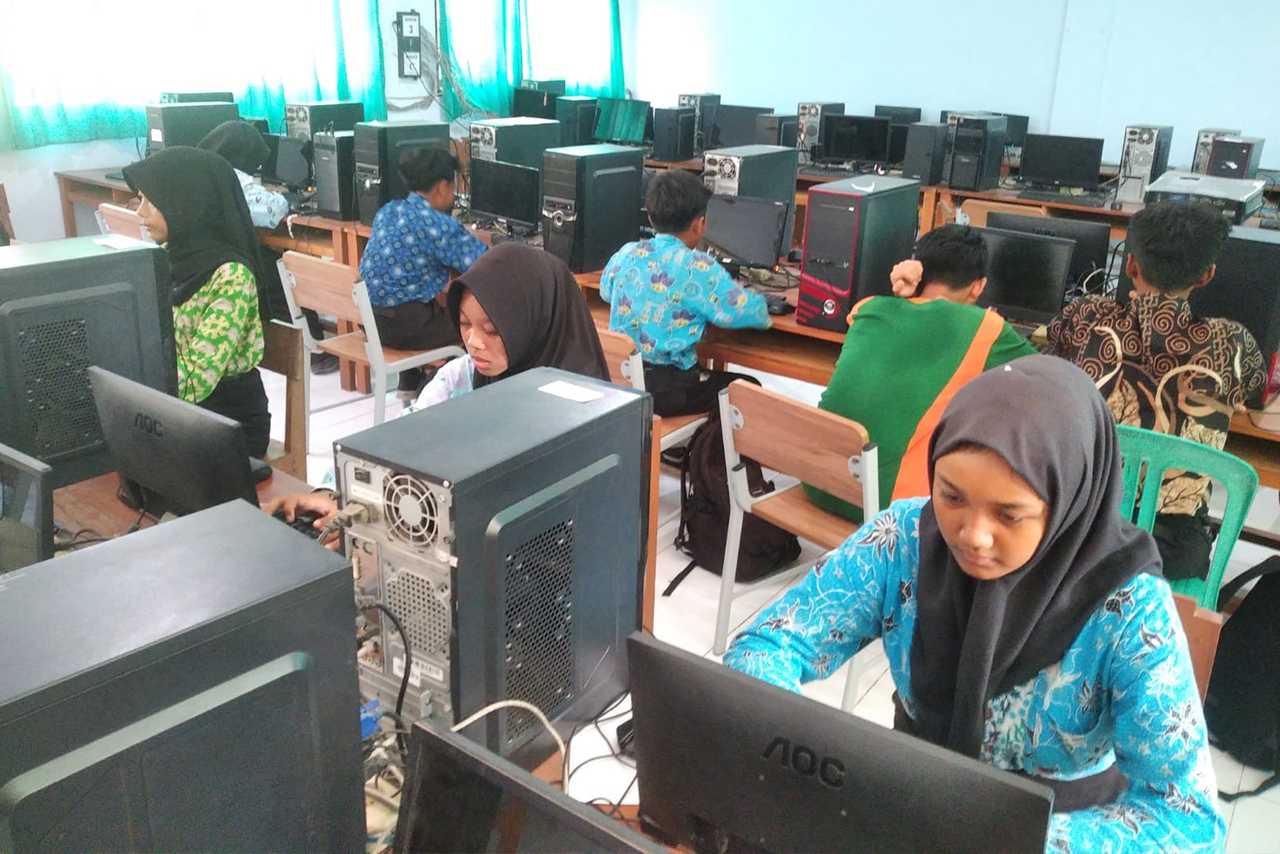 Dukung Pembelajaran Digital SMPN 4 Cepu Maksimalkan Laboratorium TIK