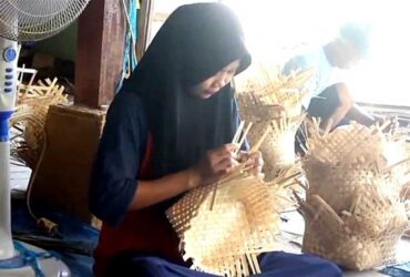 Gantikan Kantong Plastik Besek Bambu Ramah Lingkungan dari Blora Laris Manis Hingga Tembus Pasar Jakarta