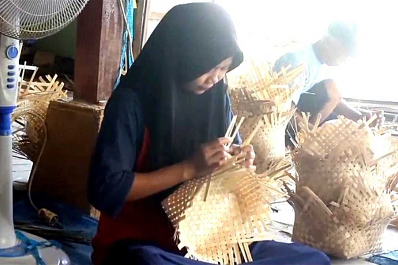 Gantikan Kantong Plastik Besek Bambu Ramah Lingkungan dari Blora Laris Manis Hingga Tembus Pasar Jakarta