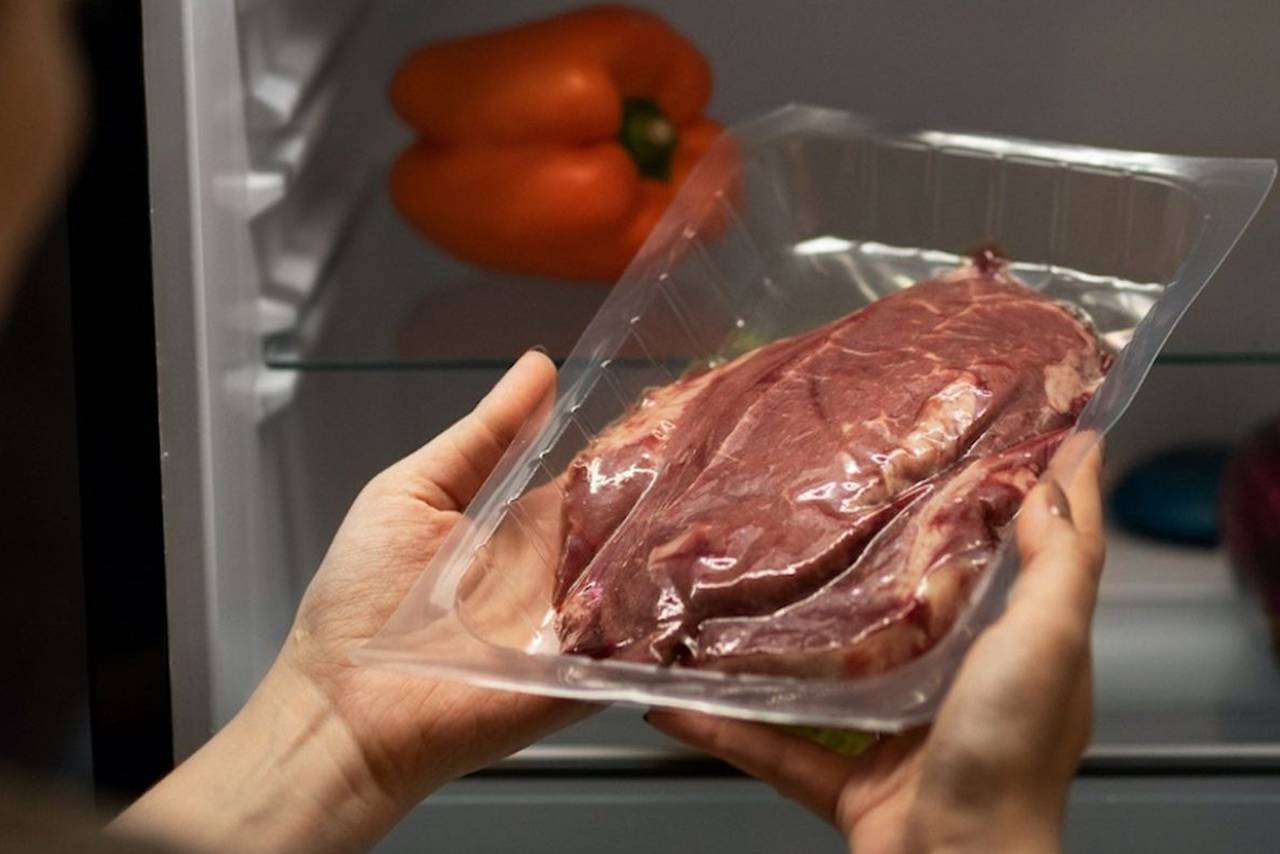 Tips Aman Menyimpan Daging Kurban di Kulkas agar Tetap Higienis