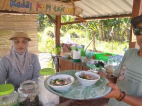 Es Campur Jadul Pelepas Dahaga yang Menghadirkan Kenangan Masa Lalu di Kedai Tepi Kali Cepu