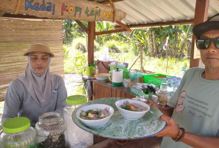 Es Campur Jadul Pelepas Dahaga yang Menghadirkan Kenangan Masa Lalu di Kedai Tepi Kali Cepu