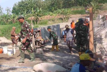 Wujudkan Impian Warga TNI dan Masyarakat Sambongwangan Cor Bersama Jembatan Aramco Randublatung