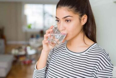 6 Manfaat Minum Air Hangat untuk Kesehatan
