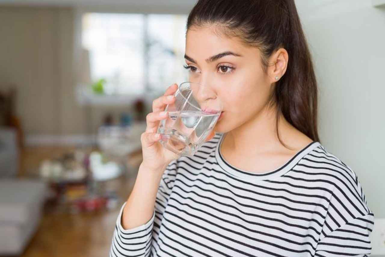 6 Manfaat Minum Air Hangat untuk Kesehatan