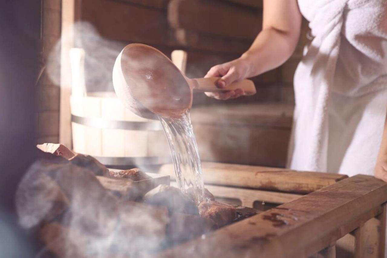 Mandi Air Hangat Vs Sauna Mana yang Lebih Efektif untuk Kesehatan