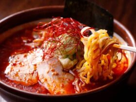 Sajian Nikmat di Cuaca Dingin Resep Ramyeon Daging Ayam Super Pedas ala Restoran