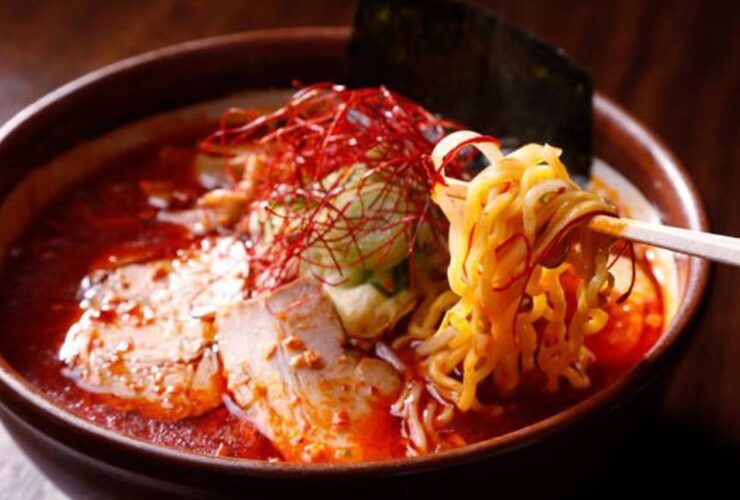 Sajian Nikmat di Cuaca Dingin Resep Ramyeon Daging Ayam Super Pedas ala Restoran