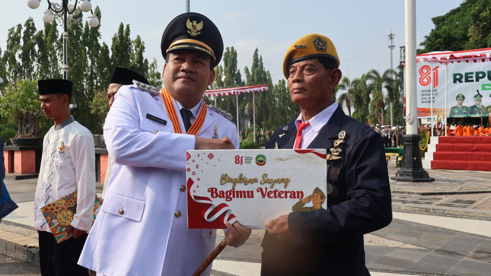 Di Sela Upacara HUT ke-81RI, Pemkab Blora Serahkan Penghargaan, Remisi, dan Bantuan untuk Veteran