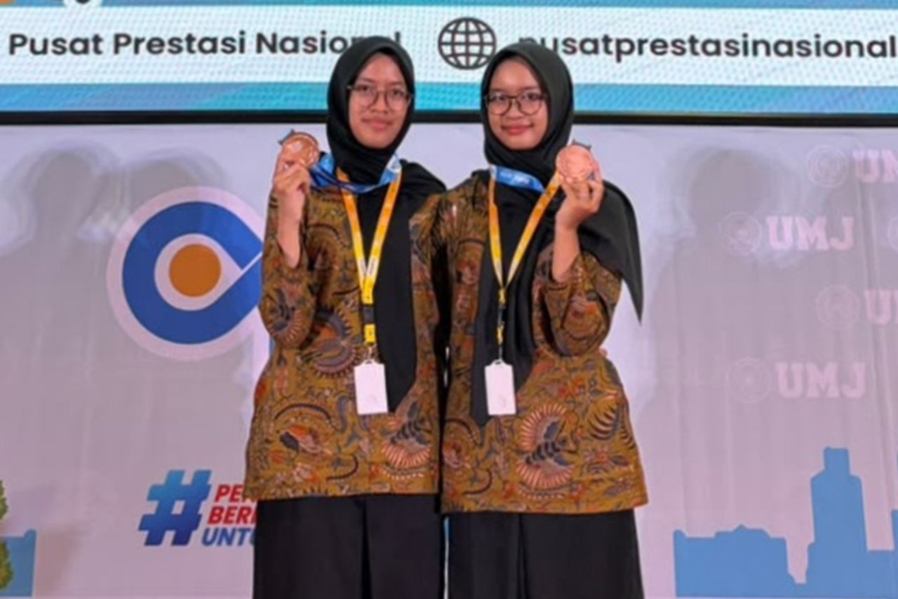 Dua Pelajar Putri Blora Raih Medali di Olimpiade Penelitian Siswa Indonesia 2026
